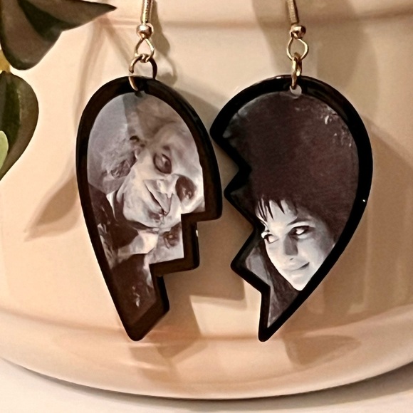 Halloween BEETLEJUICE Earrings - Picture 1 of 3